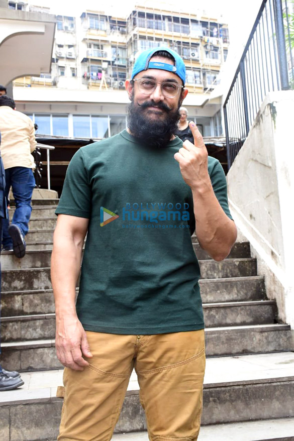 photos celebs snapped exercising their right to vote at the maharastra state elections1 3