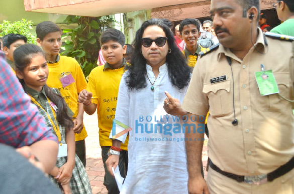 photos celebs snapped exercising their right to vote at the maharastra state elections3 3