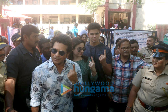 photos celebs snapped exercising their right to vote at the maharastra state elections4 4