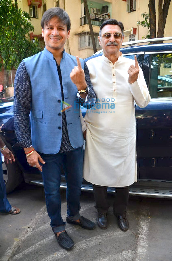 photos celebs snapped exercising their right to vote at the maharastra state elections45 4