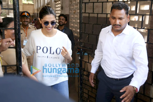 photos celebs snapped exercising their right to vote at the maharastra state elections7 1