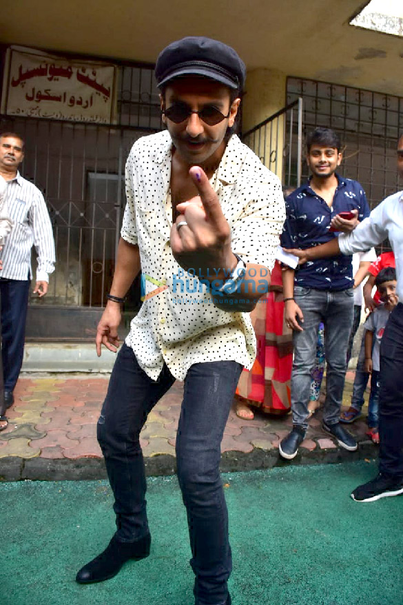 photos celebs snapped exercising their right to vote at the maharastra state elections7 3 2