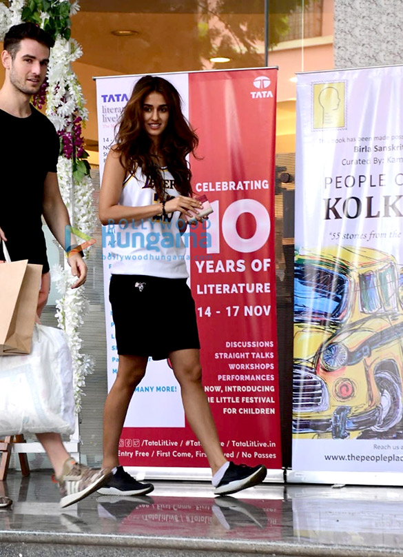 photos disha patani snapped at bandra 1