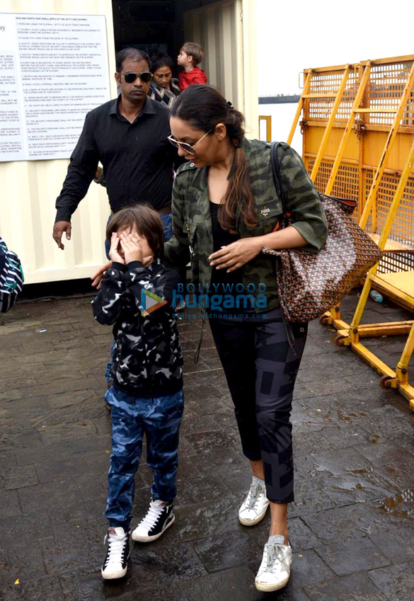 photos gauri khan abram khan and sussanne khan snapped at gateway of india 3