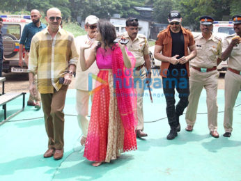Photos: Hrithik Roshan and Rakesh Roshan snapped attending Durga Puja at the Biswajeet Chaterjee pandal in Juhu