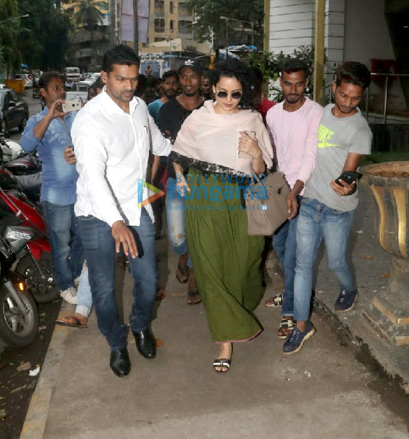 photos kangana ranaut spotted at hair masters salon in khar 2