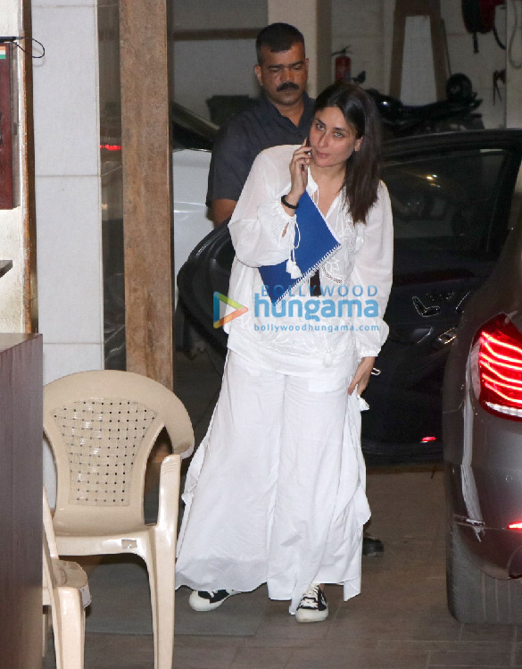 photos kareena kapoor khan spotted in bandra 2 5