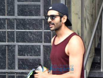 Photos: Kartik Aaryan snapped at the gym in Juhu