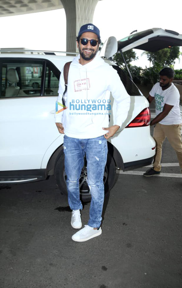 photos kiara advani vicky kaushal adah sharma and raveena tandon snapped at the airport 5