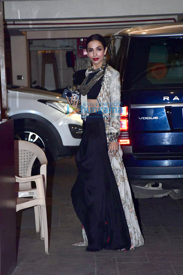 photos malaika arora amrita arora kunal khemu and soha ali khan snapped at kareena kapoor khans house for diwali party 2