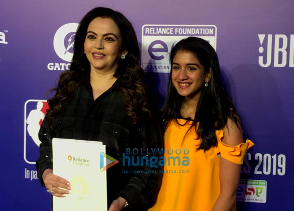photos malaika arora sonam kapoor ahuja and others grace the red carpet of nba india games 2019 3