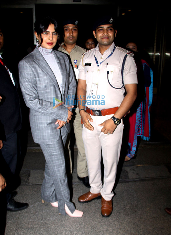 photos priyanka chopra jonas and nora fatehi snapped at the airport 3