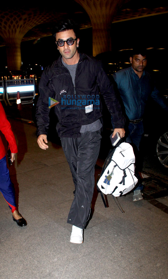photos ranbir kapoor snapped at the airport 2