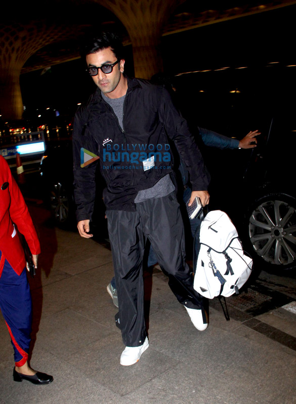 photos ranbir kapoor snapped at the airport 3