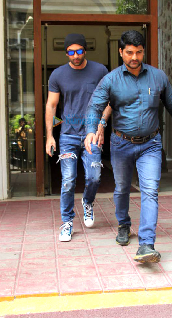 photos ranbir kapoor spotted at clinic in bandra 2