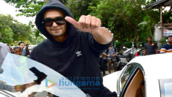 Photos: Ranveer Singh spotted at Otters Club in Bandra Photos: Ranveer Singh spotted at Otters Club in Bandra