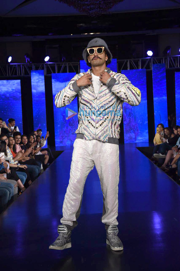 photos ranveer singh walks the ramp for simone khambatta and anantaa at the wedding junction 6