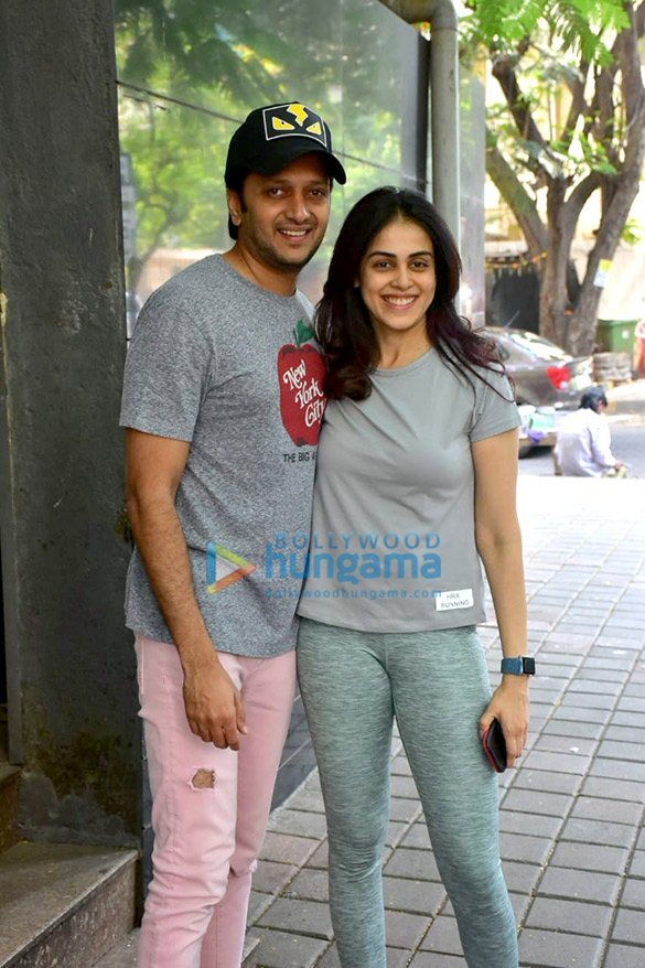 Photos: Riteish Deshmukh and Genelia Dsouza spotted at Starbucks in Khar Photos: Riteish Deshmukh and Genelia Dsouza spotted at Starbucks in Khar