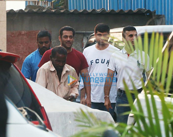 photos salman khan and anand pandit snapped in bandra 3
