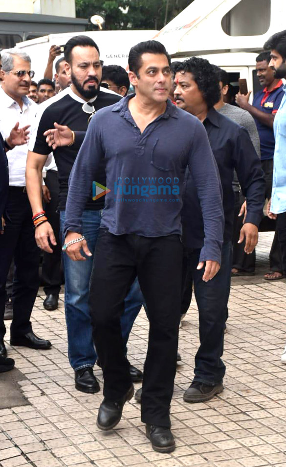 Salman Wore A Pair Of High Heeled Boots For Dabangg 3 Promotions