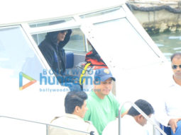 Photos: Shah Rukh Khan, Gauri Khan, Pragya Kapoor snapped at Gateway of India