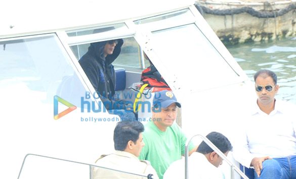 Photos: Shah Rukh Khan, Gauri Khan, Pragya Kapoor snapped at Gateway of India