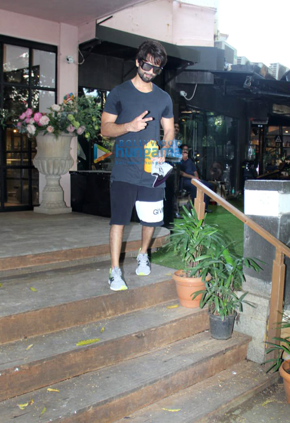 photos shahid kapoor and kim sharma spotted at the gym 1