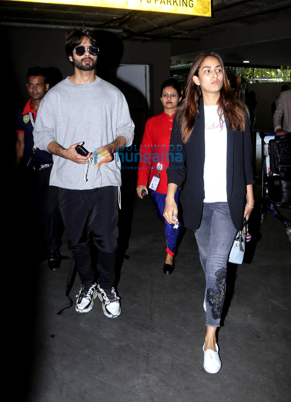 photos shahid kapoor and mira rajput snapped at the airport 2