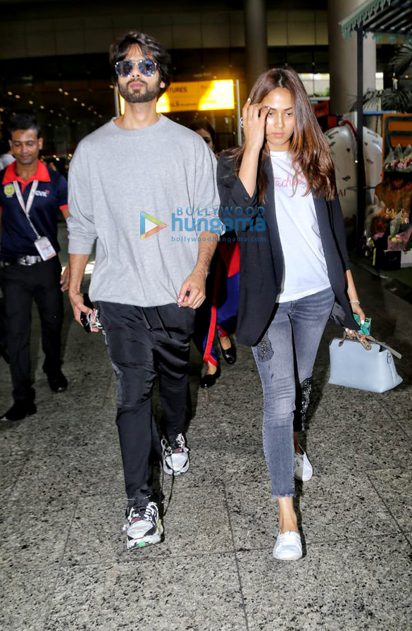 photos shahid kapoor and mira rajput snapped at the airport 3