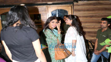 Photos: Shilpa Shetty snapped with friends at Farmers’ Cafe in Bandra