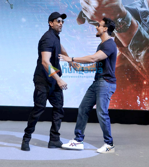 photos tiger shroff hrithik roshan vaani kapoor and siddharth anand snapped during war celebration at yrf studios 4