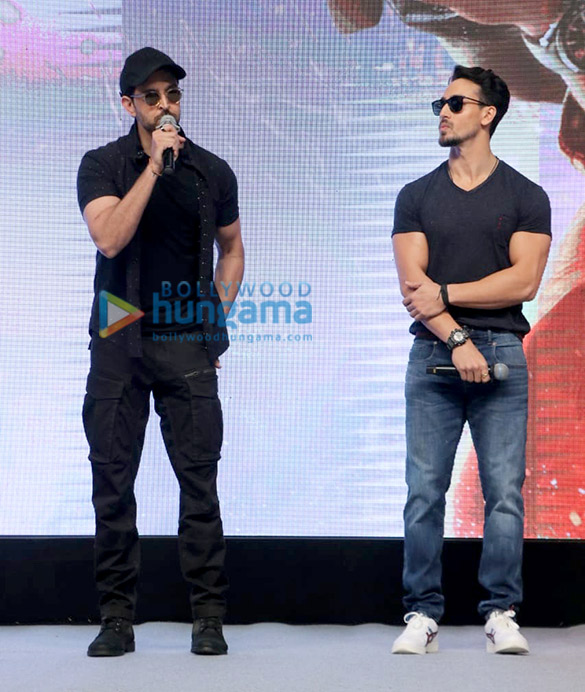 photos tiger shroff hrithik roshan vaani kapoor and siddharth anand snapped during war celebration at yrf studios 6