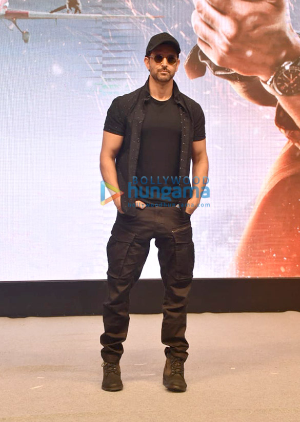 photos tiger shroff hrithik roshan vaani kapoor and siddharth anand snapped during war celebration at yrf studios1 5