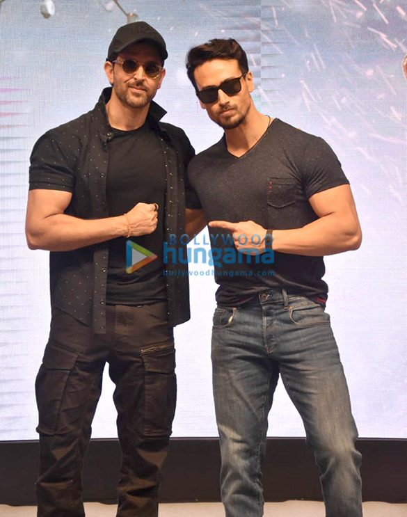 photos tiger shroff hrithik roshan vaani kapoor and siddharth anand snapped during war celebration at yrf studios1 6