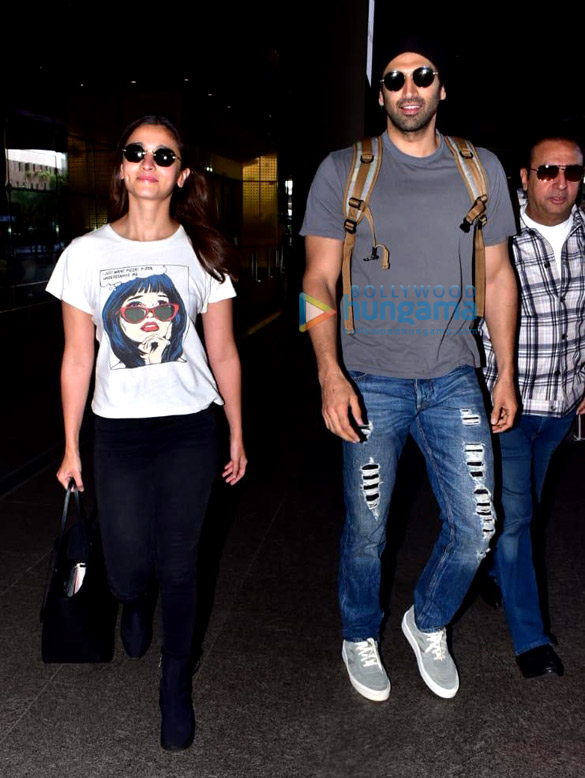 photos tiger shroff krishna shroff parineeti chopra and others snapped at the airport1 2