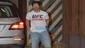 Photos: Varun Dhawan snapped at gym in Juhu