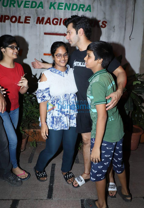 photos varun dhawan snapped meeting his fans outside gym 1
