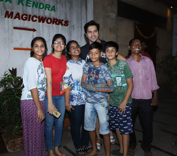 photos varun dhawan snapped meeting his fans outside gym 3