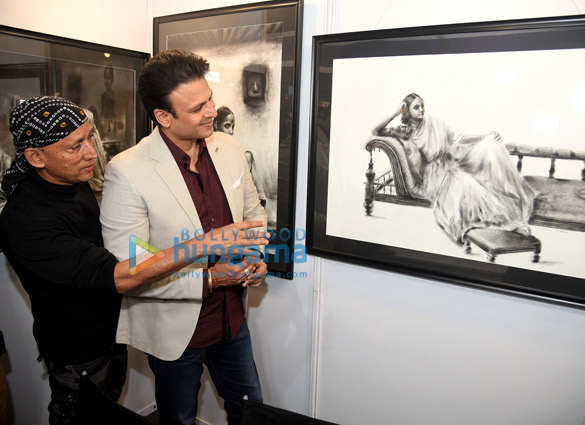 photos vivek oberoi grace the launch of the mumbai art fair 4
