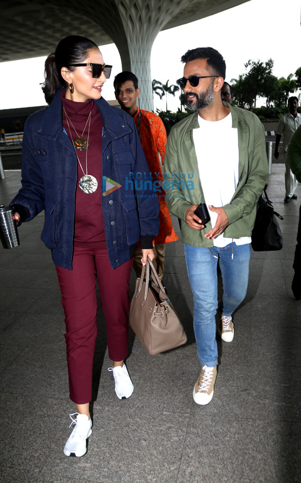 photos warina hussain pooja hegde and others snapped at the airport 4