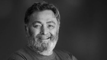Rishi Kapoor flashes his heart-warming smile in this latest picture!