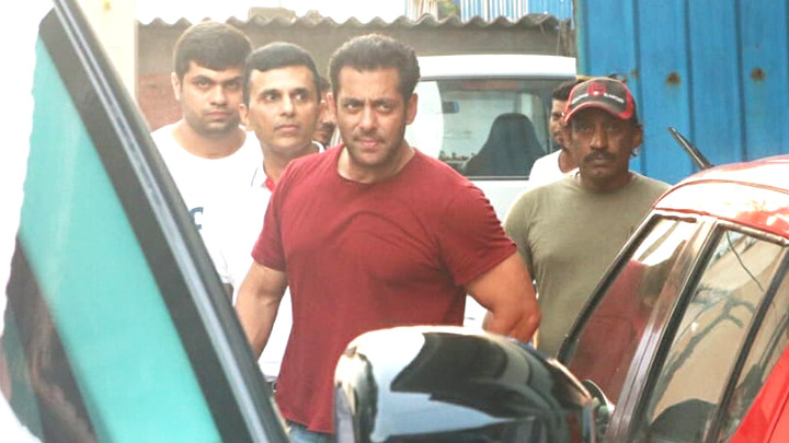 Salman Khan spotted at Bandra