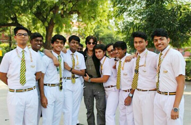 Shah Rukh Khan visits his alma mater St. Columba's in Delhi Shah Rukh Khan visits his alma mater St. Columba's in Delhi