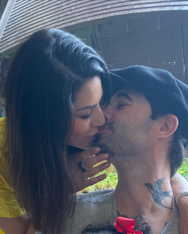 Sunny Leone Kiss Xxx - Sunny Leone gives a sweet kiss to husband Daniel Weber on his birthday :  Bollywood News - Bollywood Hungama