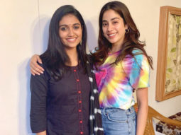 ‘Zingaat’ Girls in a frame! Janhvi Kapoor enjoys her fan moment as she poses with Rinku Rajguru