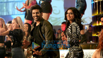 Movie Stills Of The Movie Pati Patni Aur Woh