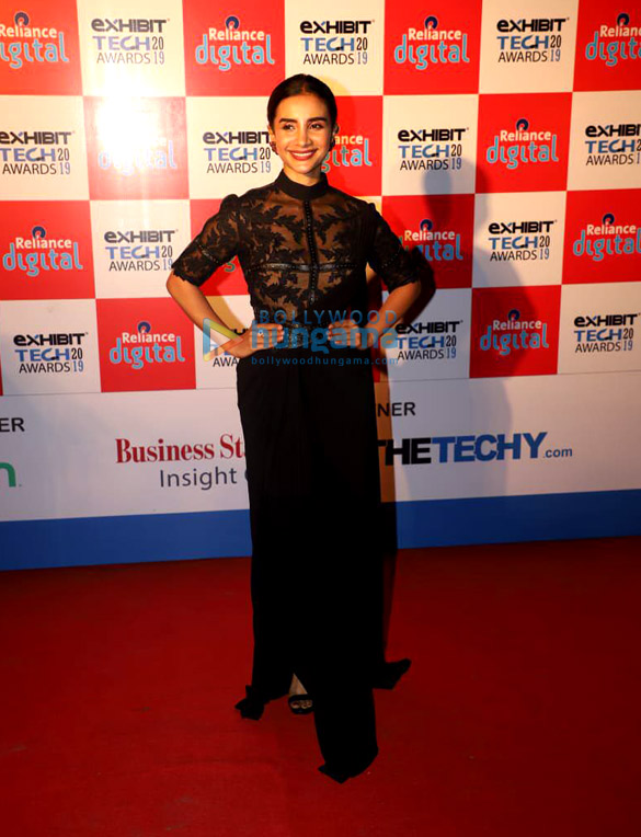 photos aditi rao hydari patralekha and others grace the red carpet of exhibit tech awards 2019 3