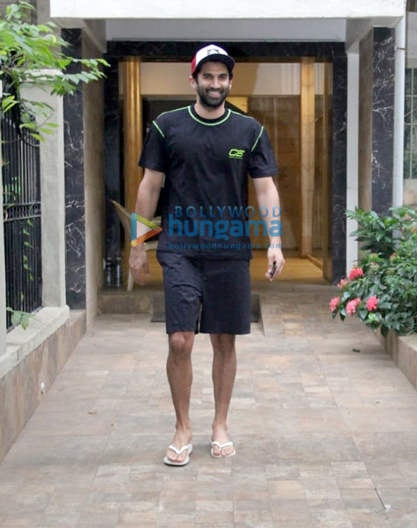 photos aditya roy kapur snapped at mohit suris office 1 2