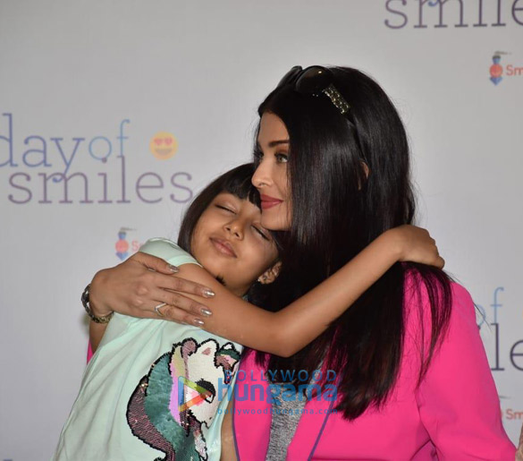 photos aishwarya rai bachchan and her daughter aaradhya bachchan snapped at the srcc hospital event 5