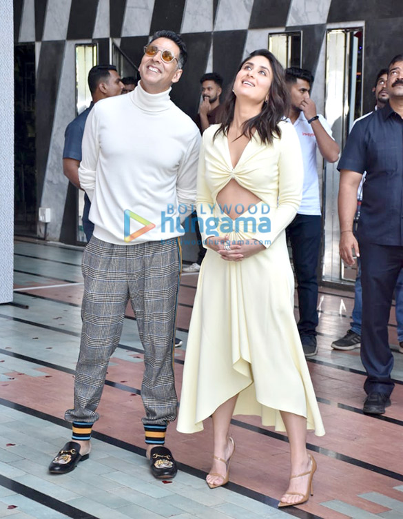 photos akshay kumar kareena kapoor khan kiara advani diljit dosanjh and karan johar grace the trailer launch of good newwz 6